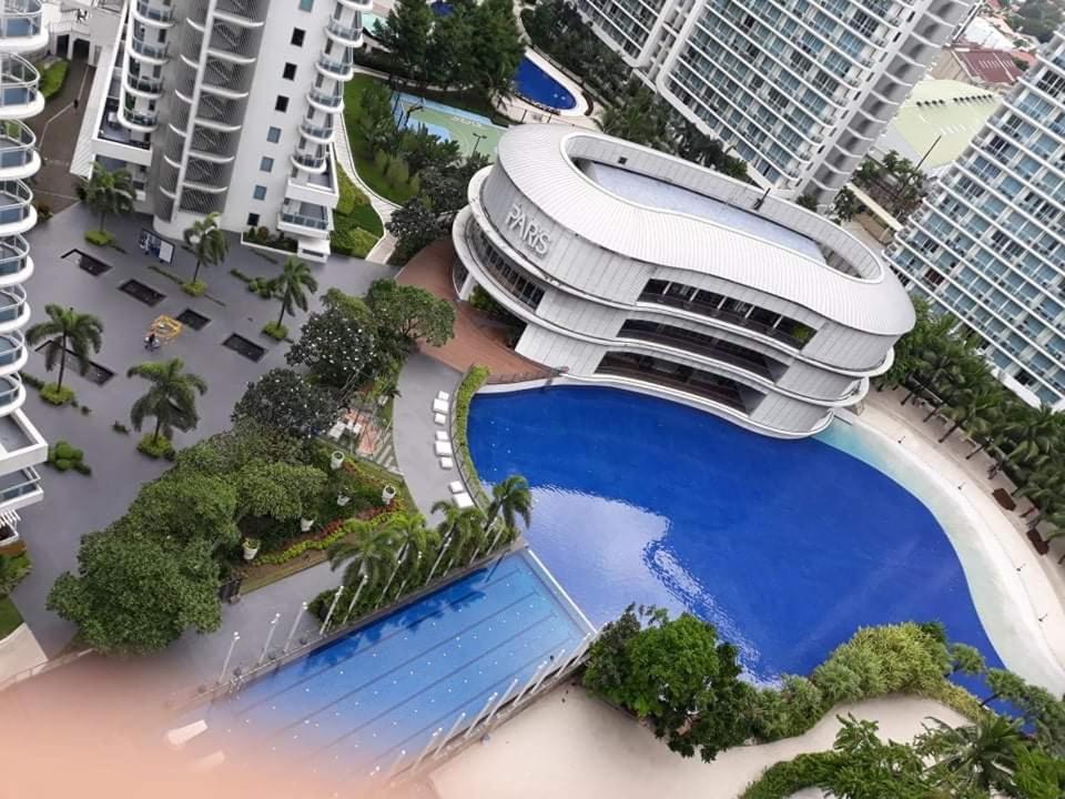 Azure South - Wave Pool - Heart Of The City Paranaque City Exterior foto